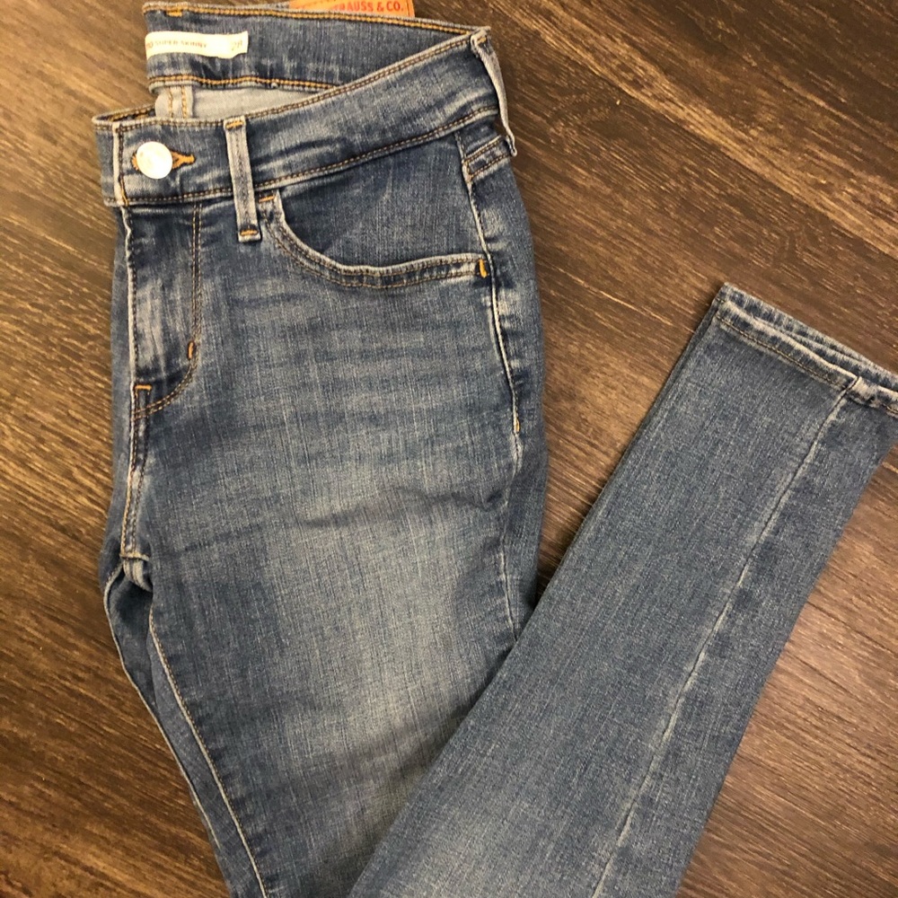 Levi’s - Picture 2 of 2